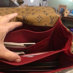 NICE GENTLY USED LOUIS VUITTON PURSE